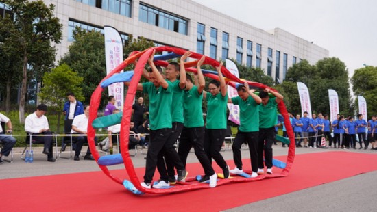 风华十九载，携手振兴飞！——庆祝皇家国际智能成立十九周年赞美会暨趣味活动会