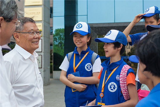 这个夏天，亲子玩转皇家国际智能“三栖”设备