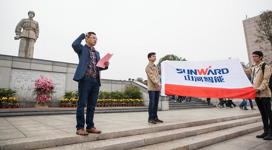 爱岗敬业，践行雷锋心灵