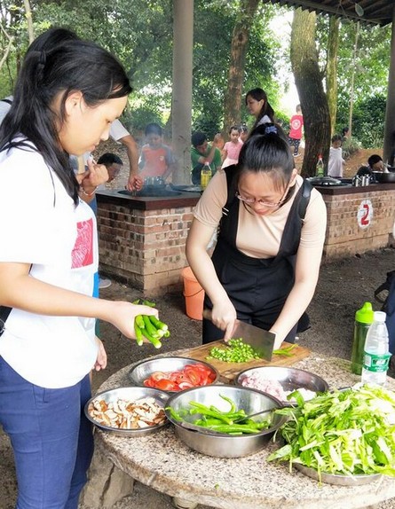大手牵幼手·“顽”转六一，皇家国际智能初次六一亲子主题活动圆满进行