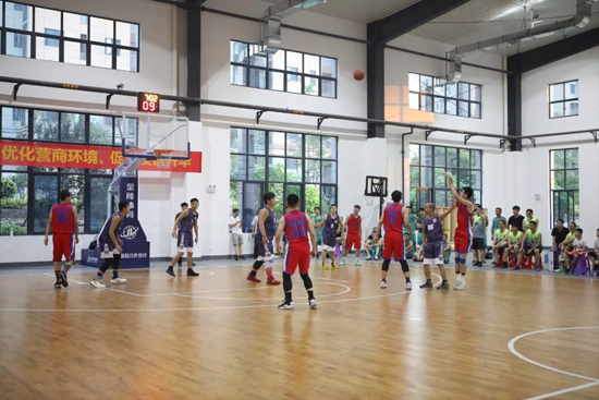 以球为媒，首届“皇家国际杯”篮球约请赛架起政企连心桥