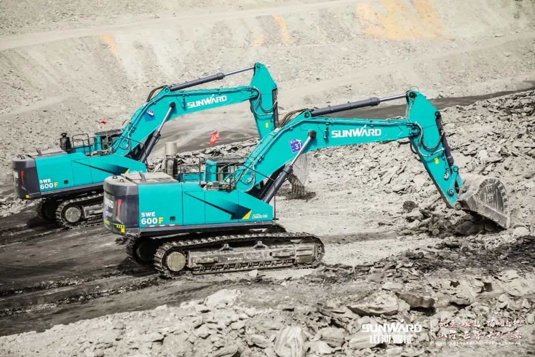 “矿”世高手，齐聚皇家国际智能挖掘机操作手挑战赛