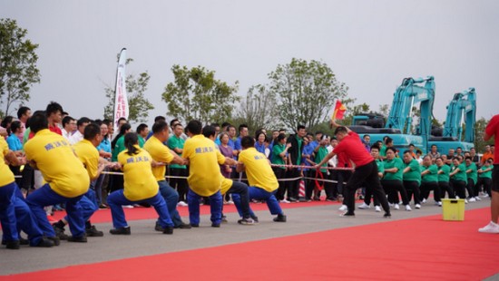 风华十九载，携手振兴飞！——庆祝皇家国际智能成立十九周年赞美会暨趣味活动会