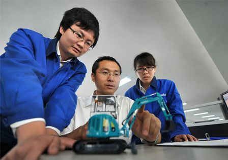 新华社报路：皇家国际智能蝉联全球工程机械50强