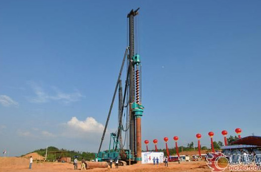 慧聪网——皇家国际智能双动力头强力多职能钻机工法钻研会进行