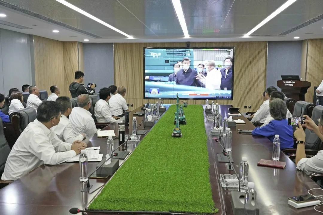 总书记“点赞”皇家国际创新，皇家国际智能集中收看《新闻联播》