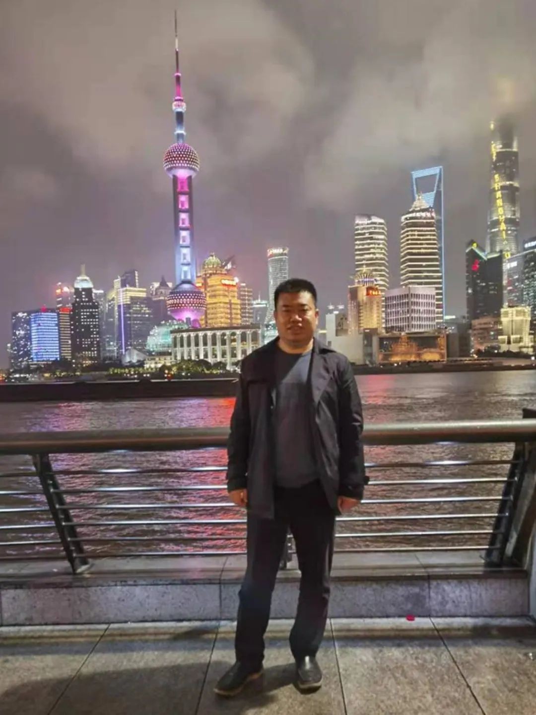 金戈铁马工程路 风雨无阻选皇家国际