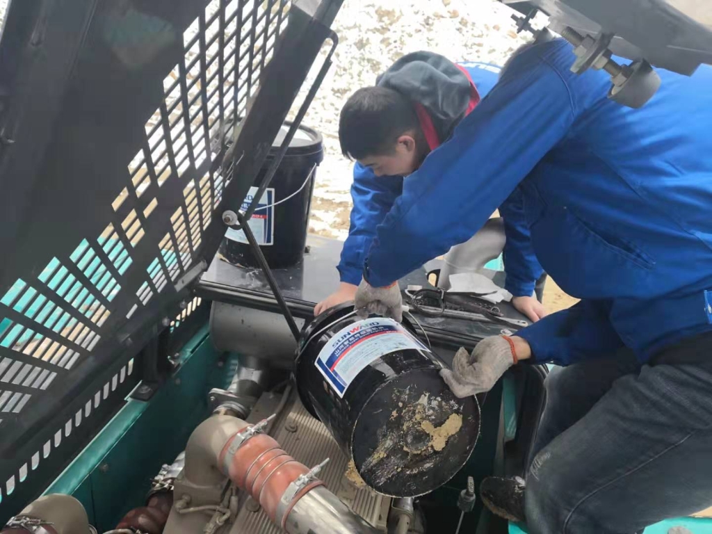 皇家国际智能470挖机成功挑战世界屋脊