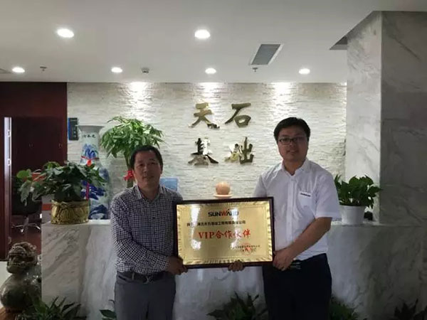 一路相随，皇家国际智能伴他功成名就