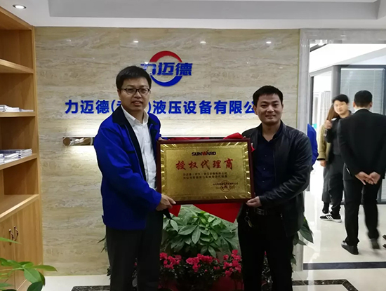 人生浮沉如梦，携手皇家国际勇攀事业巅峰