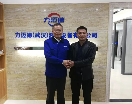 人生浮沉如梦，携手皇家国际勇攀事业巅峰