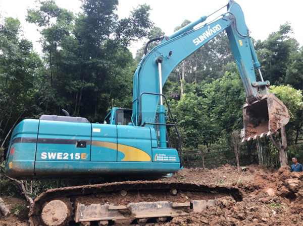 皇家国际智能SWE 215E挖掘机是他的左膀右臂！