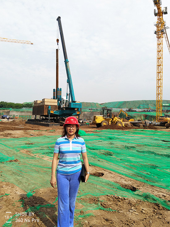 钟情皇家国际十一年，成就美女老板致富之路