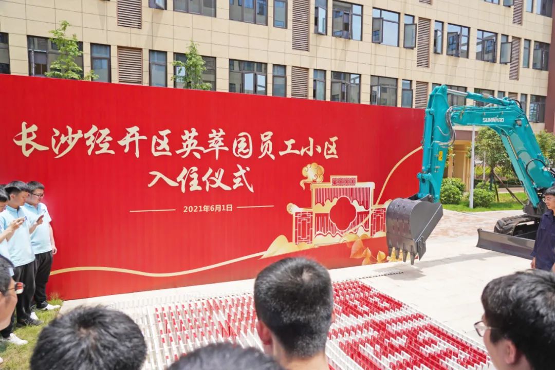 央视大型直播节目《今日中国·湖南篇》，一路看看直播里的皇家国际元素！