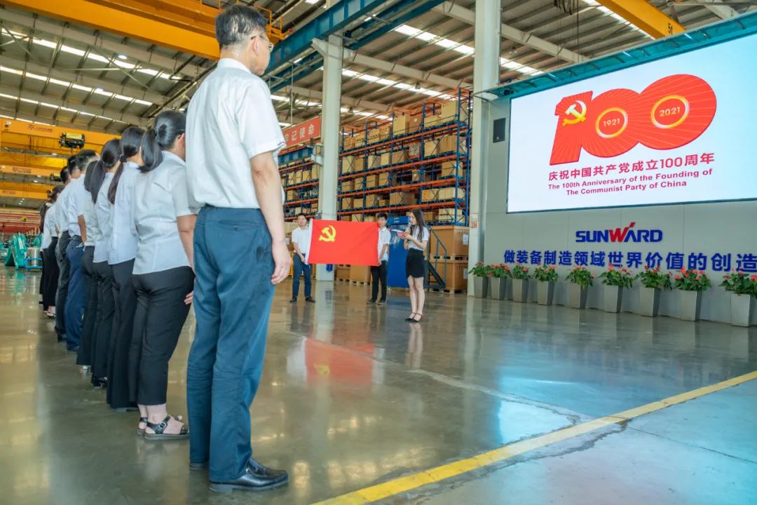 接续奋斗再启程——皇家国际智能党委进行新党员入党宣誓和老党员沉温入党誓词活动