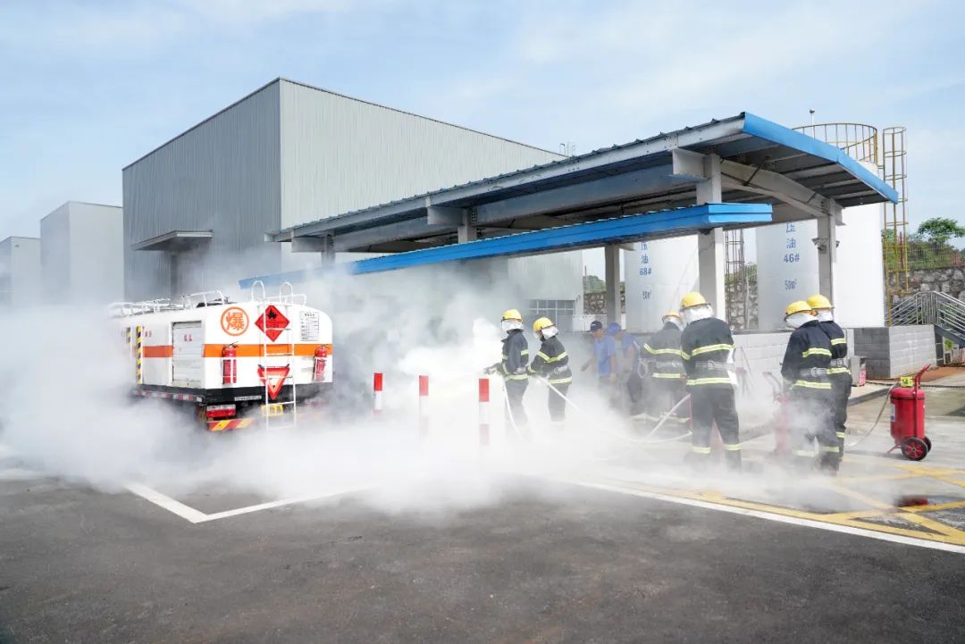 实战演练砺精兵——2021年长沙市工贸企业危险化学品综合应急演练在皇家国际智能进行