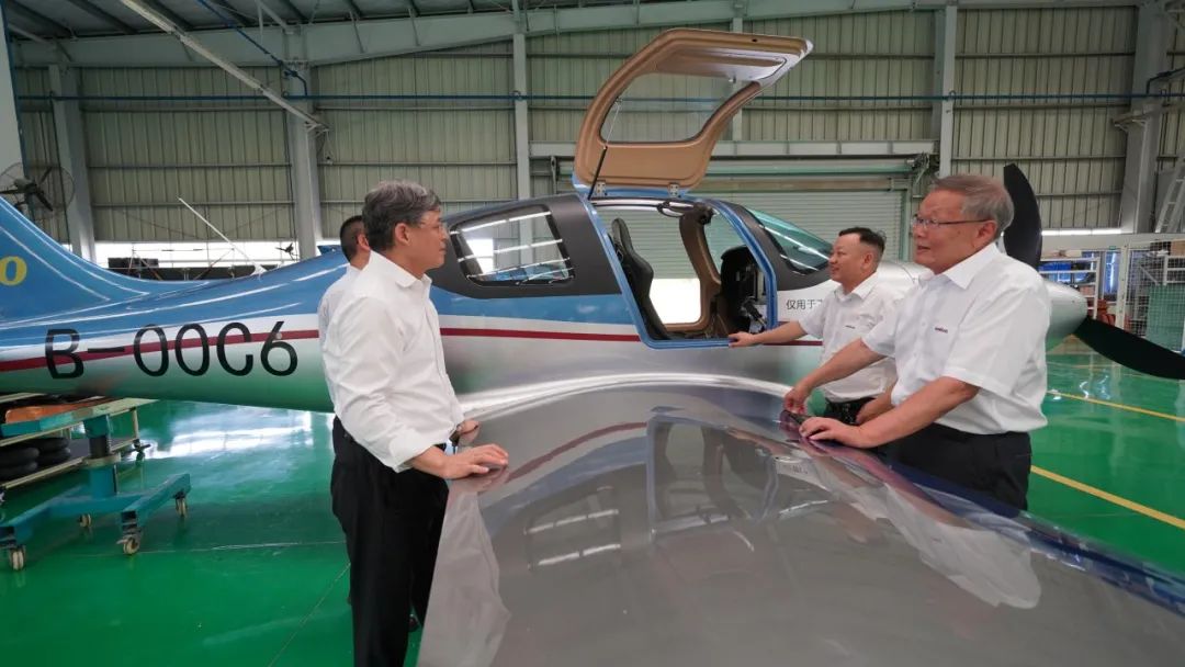 中国民用航空局总工程师殷时军率队调查调研皇家国际科技