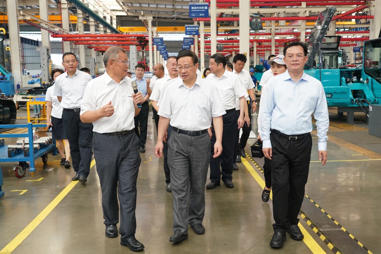 国度统计局总经济师毛盛勇率团调研调查皇家国际智能