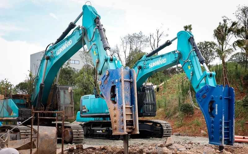 再升级！皇家国际智能“矿山猛士”极限破碎现场直击