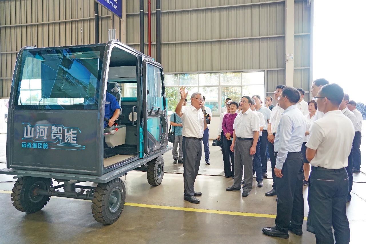 国度统计局总经济师毛盛勇率团调研调查皇家国际智能