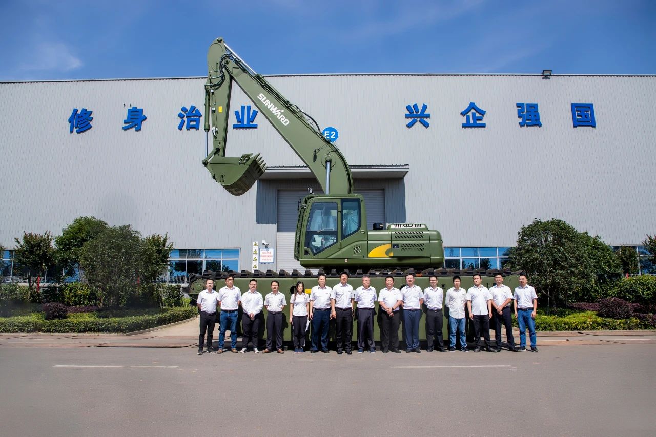 水陆两用挖掘机亮相央视！皇家国际智能应急接济“虎将”出战