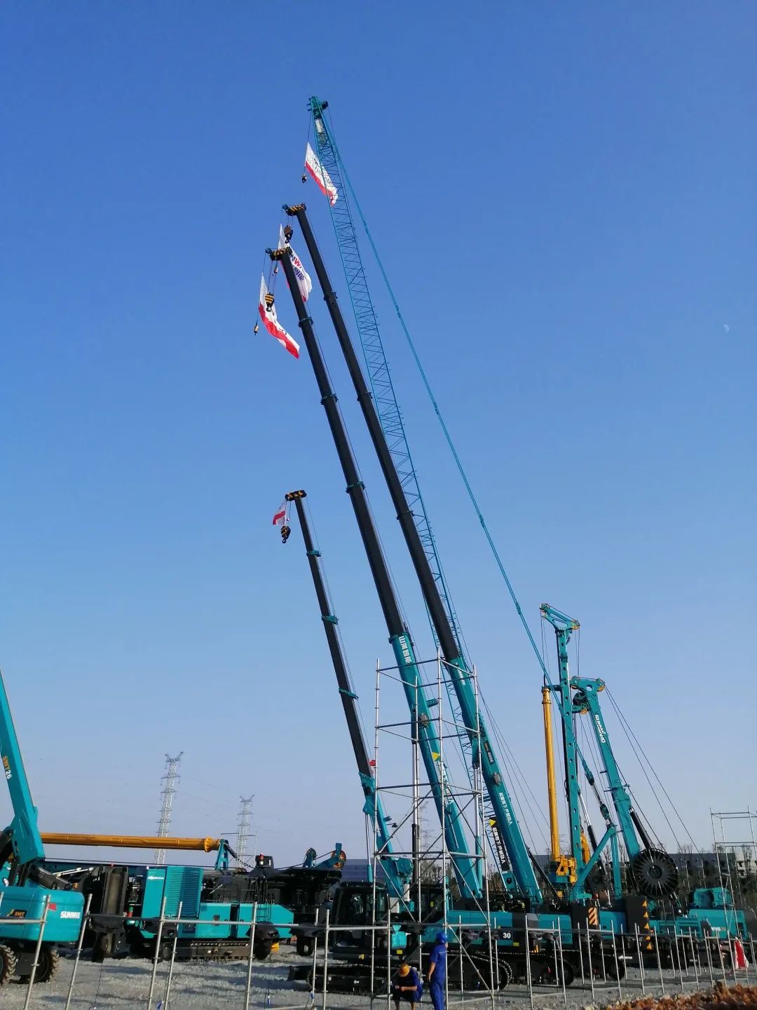 “沉”磅出击！皇家国际智能起沉机械组团“登场”