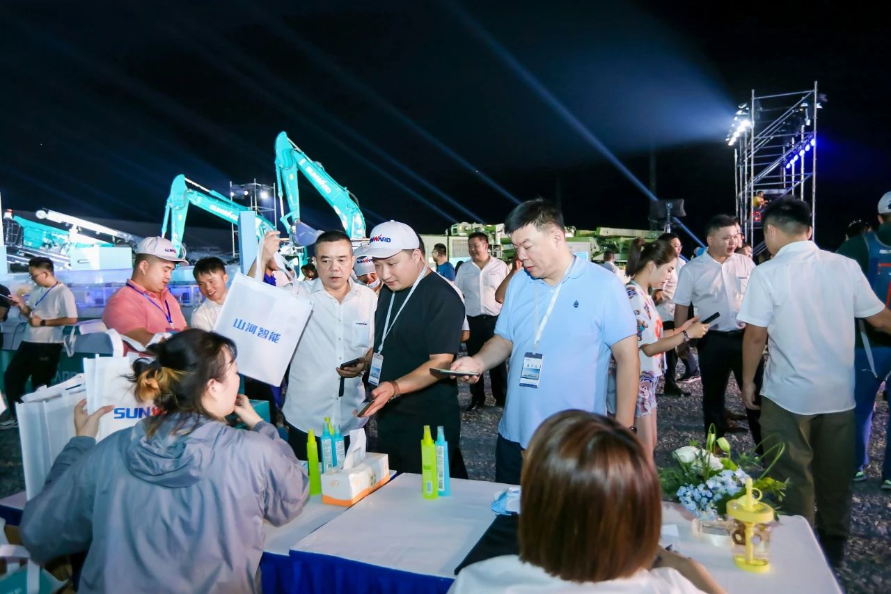 游展超热烈！皇家国际智能成就展示会高能名排场来袭