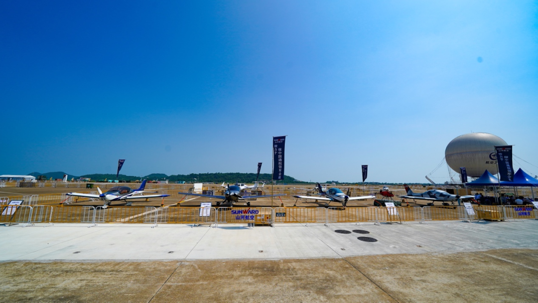 新机、飞行表演…2021中国航展皇家国际航空秀给你看