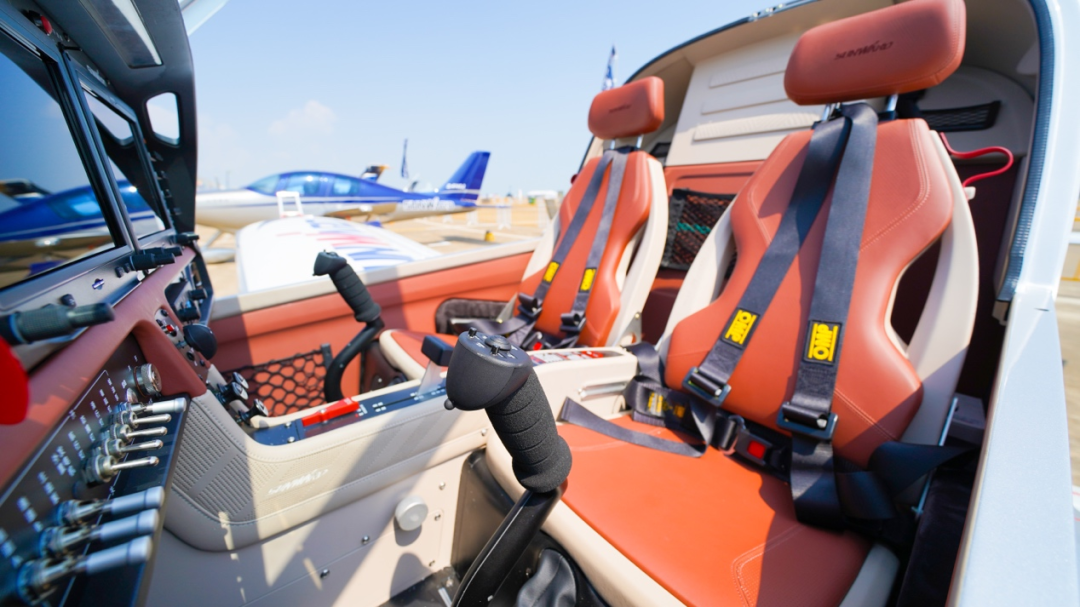 新机、飞行表演…2021中国航展皇家国际航空秀给你看