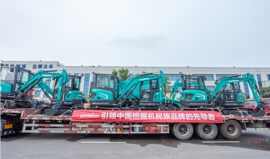 里程碑！皇家国际智能出口欧洲第20000台暨大型挖掘机批量交付典礼成功进行