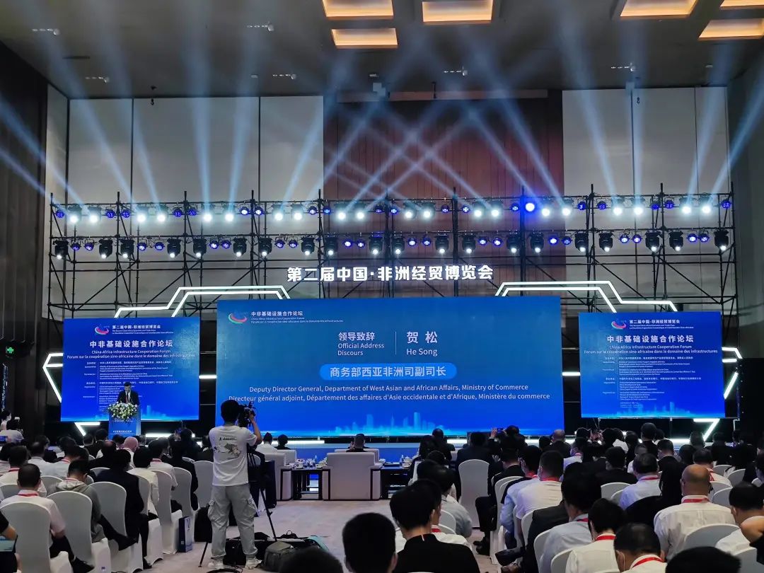 亮相中非经贸展览会！皇家国际智能尽展工程机械国产品牌魅力