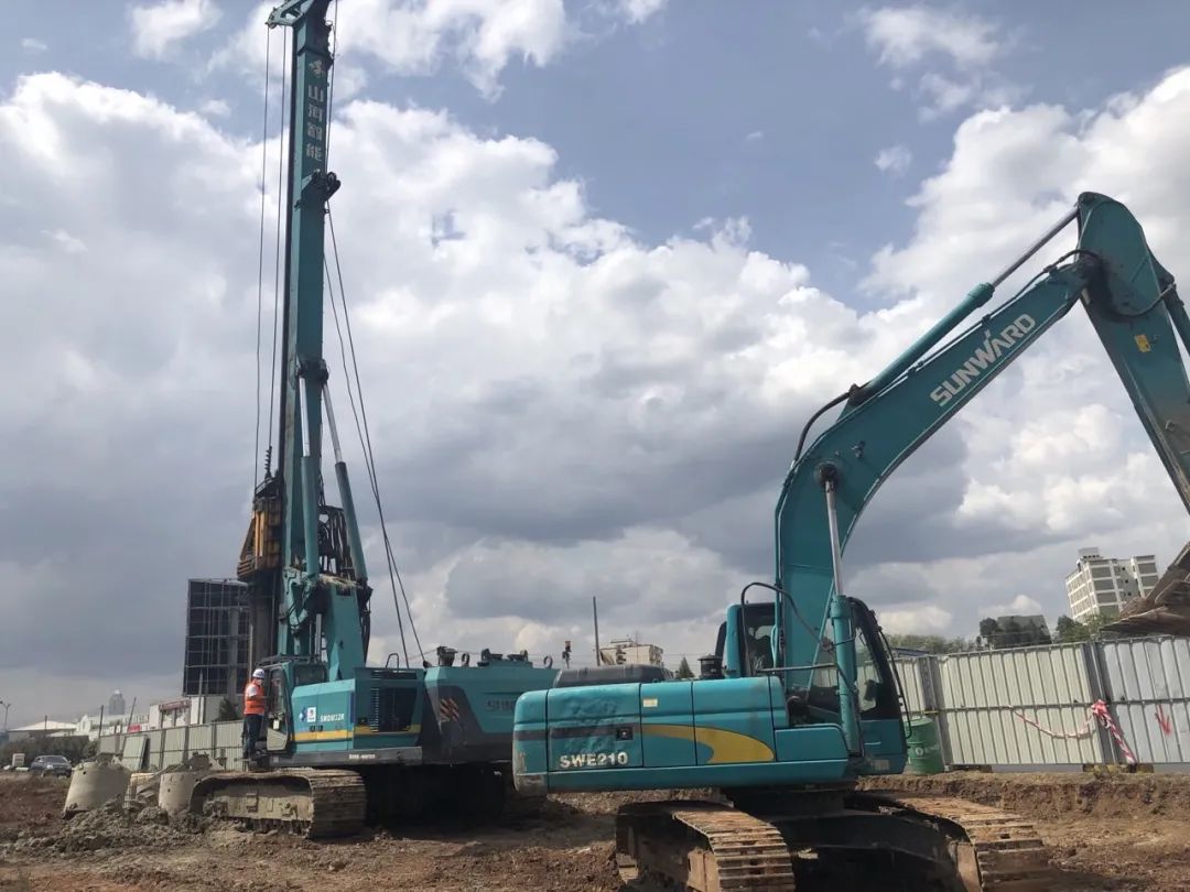 亮相中非经贸展览会！皇家国际智能尽展工程机械国产品牌魅力