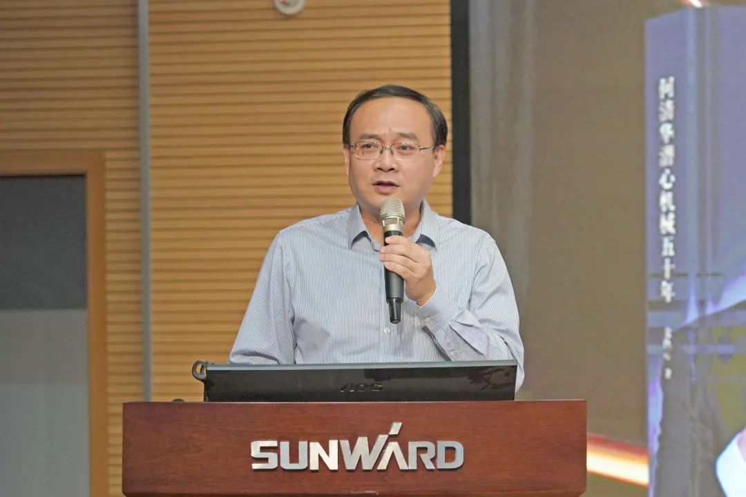 品读梦想 礼赞初心——《何清华潜心理械50年》优良阅读心得演讲角逐顺利进行