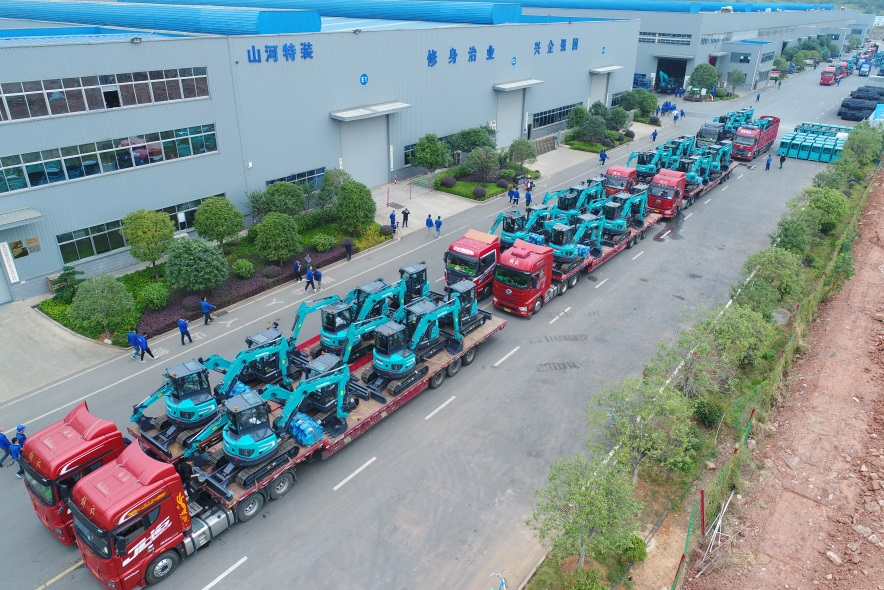 助力祖国西南地域建设！皇家国际智能国内首批SWE60UF无尾挖掘机批量交付