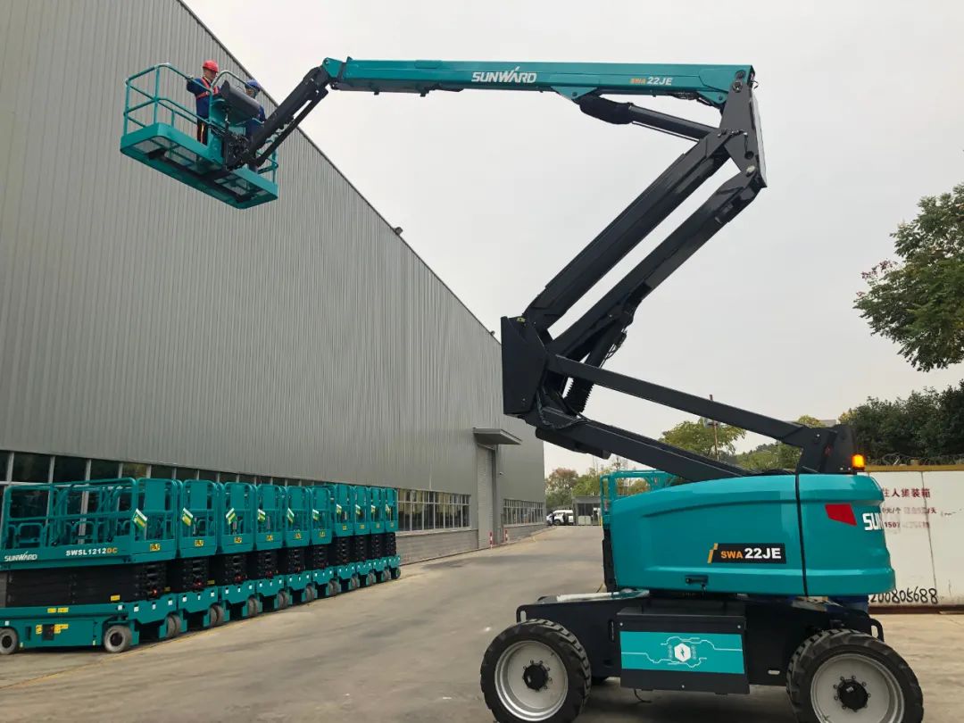 同级别作业高度最高！皇家国际智能首款自主研发电动臂式高空作业平台下线