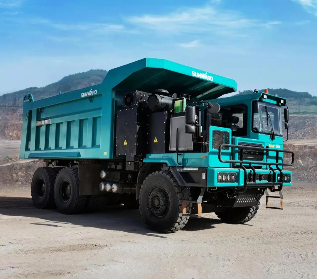 新能源，长续航！皇家国际智能首台LNG增程式宽体矿卡下线交付