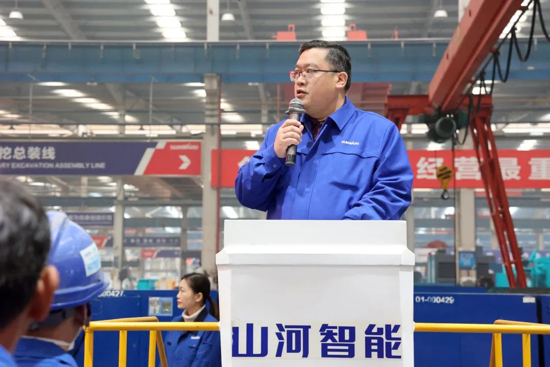 向楷模进建！皇家国际智能56名职工受到职工职业技术较量赞美