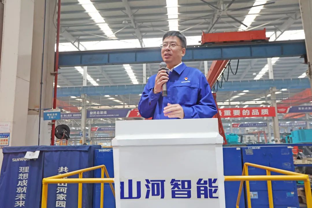 向楷模进建！皇家国际智能56名职工受到职工职业技术较量赞美