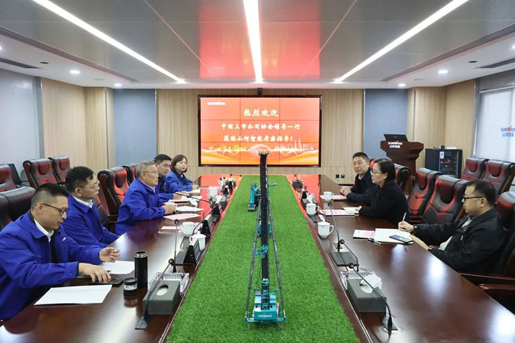 中国上市公司协会党委委员、副秘书长刘翠兰一行调研皇家国际智能