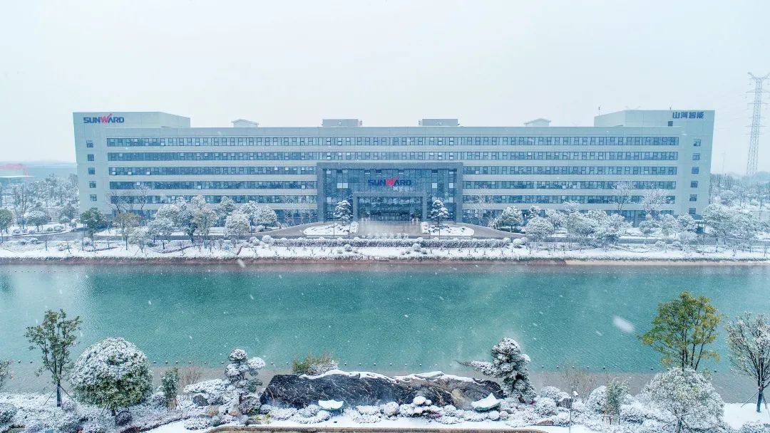 瑞雪兆丰年，邀您共赏雪中皇家国际！