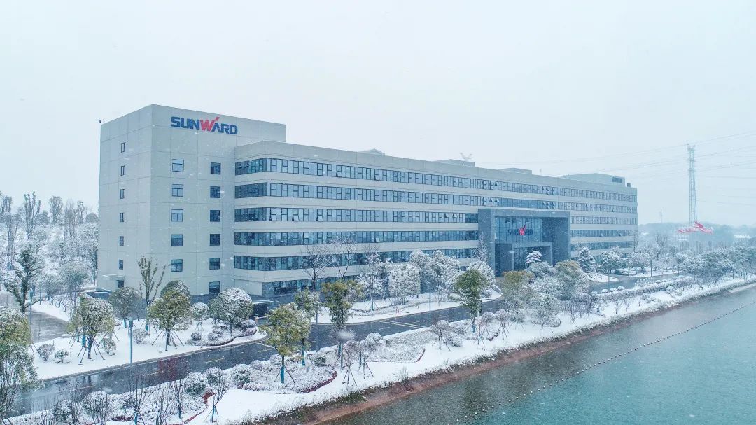 瑞雪兆丰年，邀您共赏雪中皇家国际！