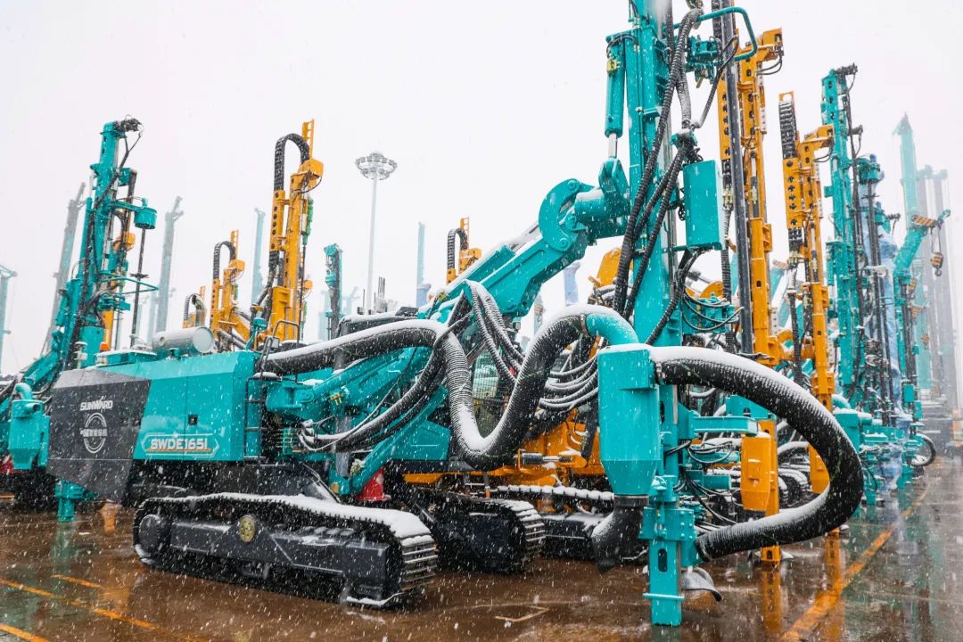 瑞雪兆丰年，邀您共赏雪中皇家国际！