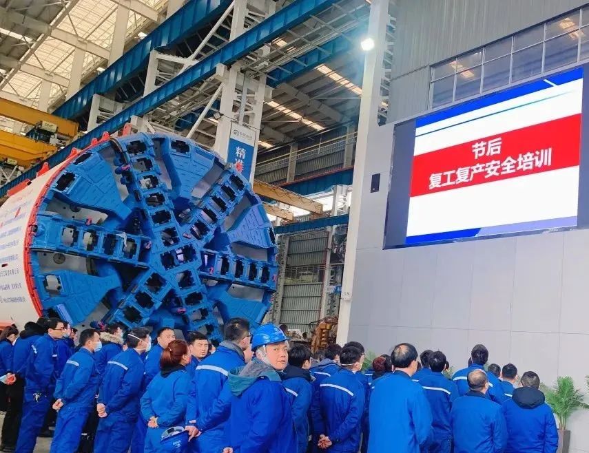 直击出产一线！中铁皇家国际复工复产忙