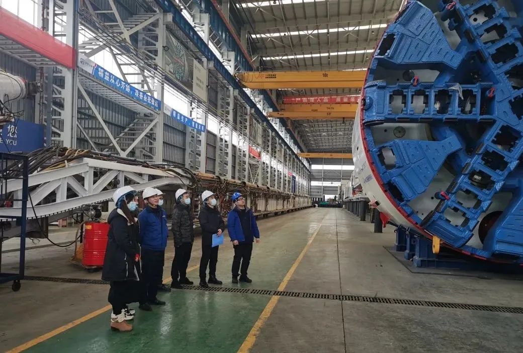 直击出产一线！中铁皇家国际复工复产忙