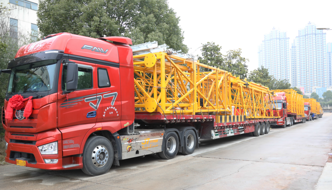 “虎”力全开！皇家国际江麓开门红发货典礼隆沉进行