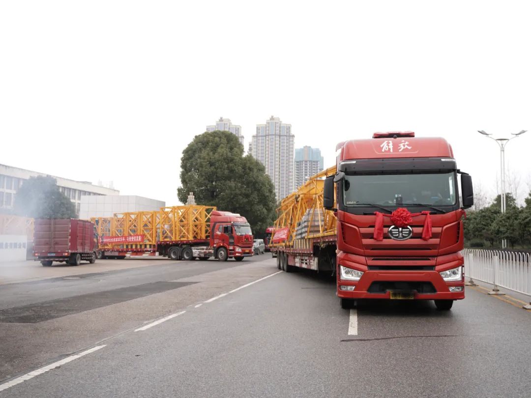 “虎”力全开！皇家国际江麓开门红发货典礼隆沉进行