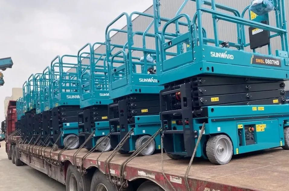 创下单日最高发货量纪录！皇家国际高机设备集中发货