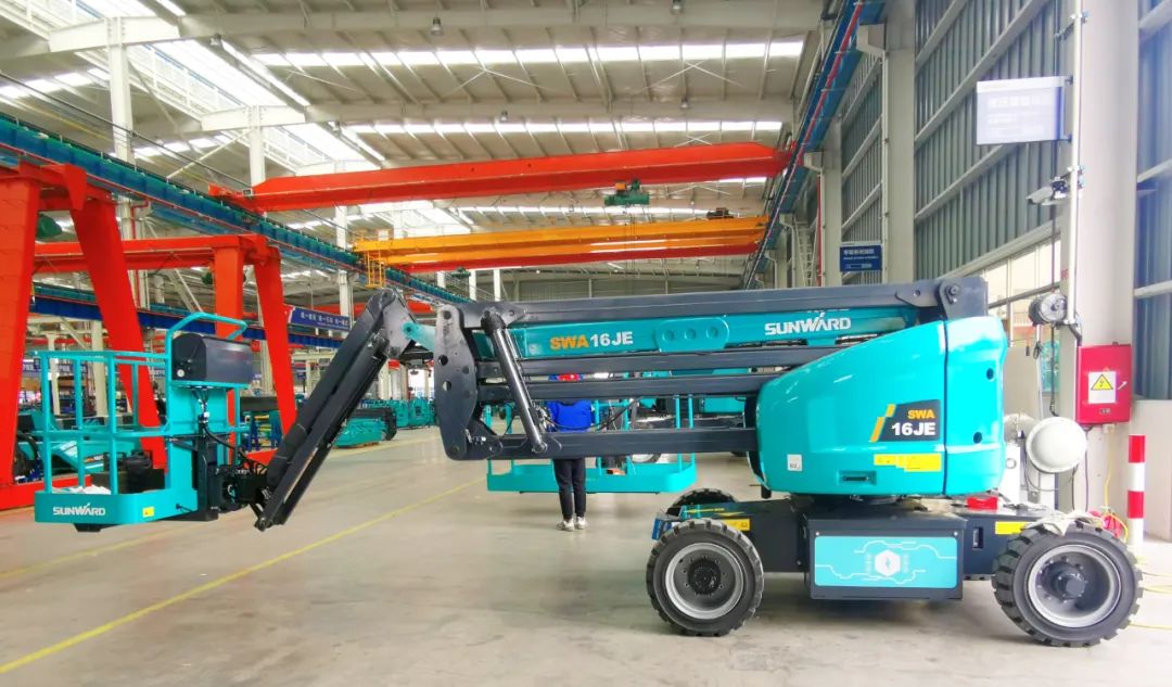 勇闯蓝海！皇家国际智能两款臂式高空作业平台正式“前途”