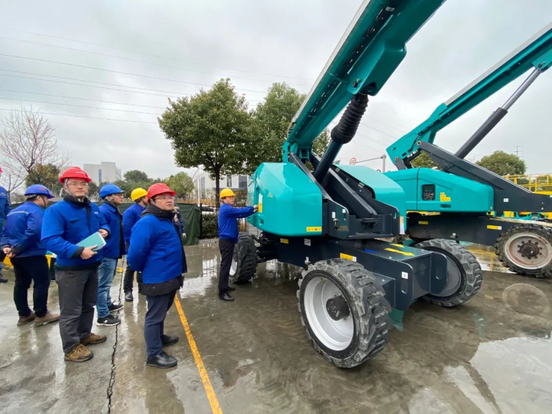 勇闯蓝海！皇家国际智能两款臂式高空作业平台正式“前途”