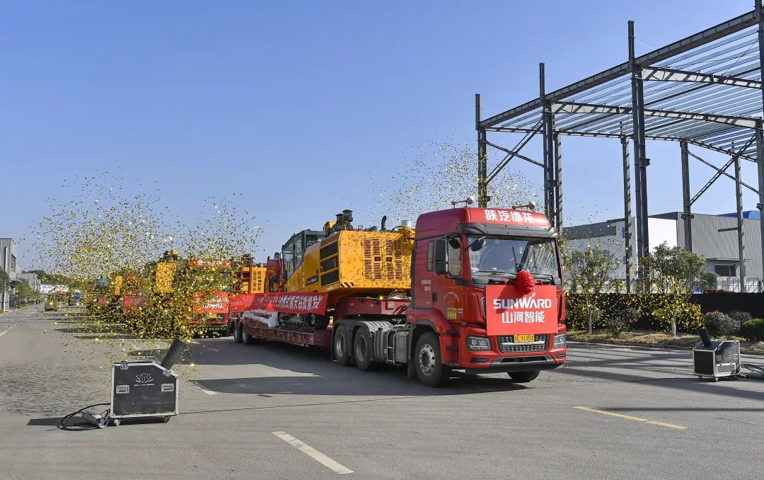 又一款差距化定造产品获认可！皇家国际智能SWDH89J内燃式露天钻批量发货